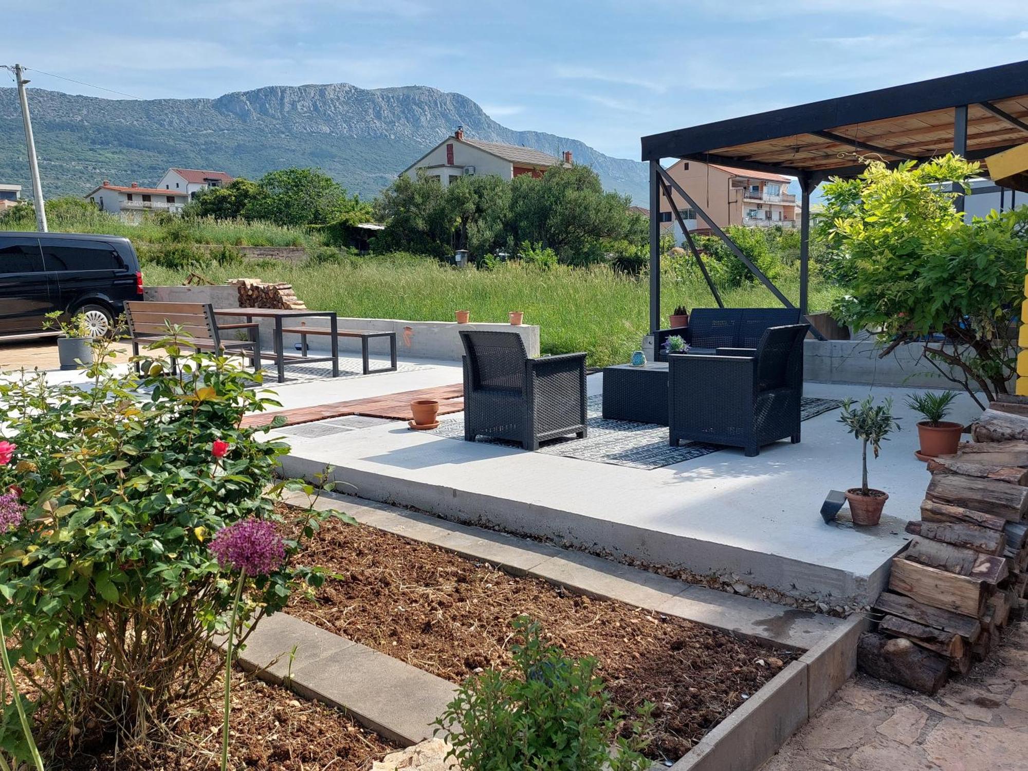 Spacious Apartment Close To The Sea In Split Area Kastela Dış mekan fotoğraf